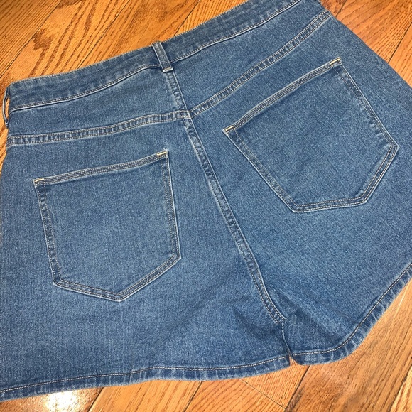 NEW H&M High Waited shorts - Picture 2 of 5